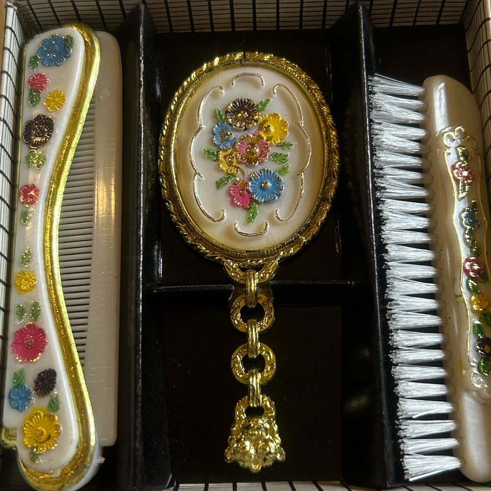 Floral Vanity Set with Gold Accents min vintage new with case - Picture 2 of 8